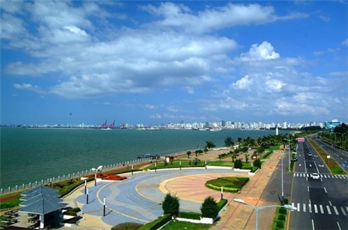 装修白色红色如何选颜色（装修红白搭配好看吗）